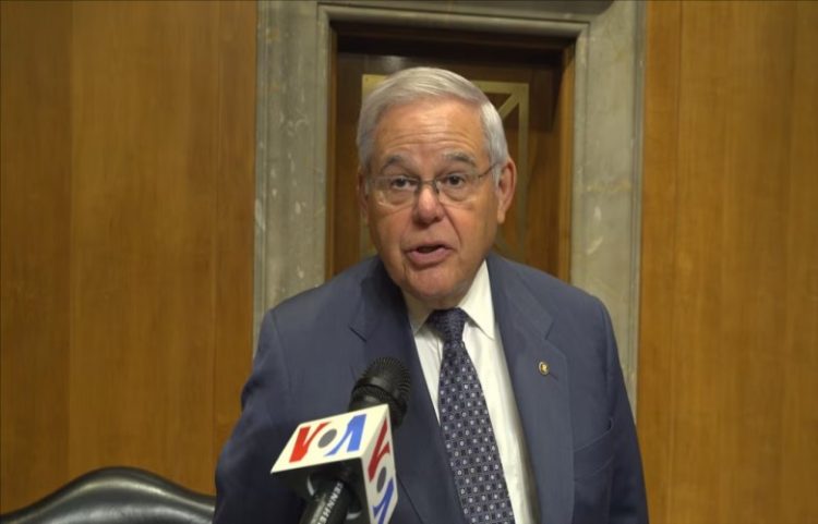 Menendez: Zgjidhja mes Kosovës e Serbisë të jetë…