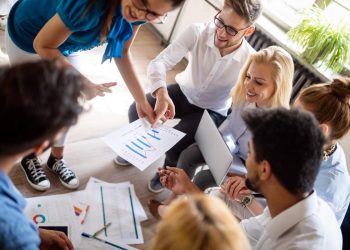 Ndonëse po ikin, papunësia tek të rinjtë shqiptarë mbetet më e larta në Europë