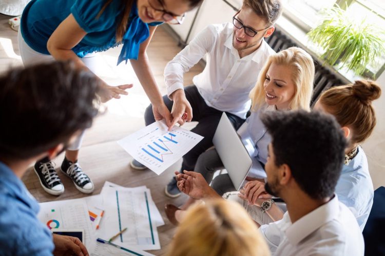 Ndonëse po ikin, papunësia tek të rinjtë shqiptarë mbetet më e larta në Europë