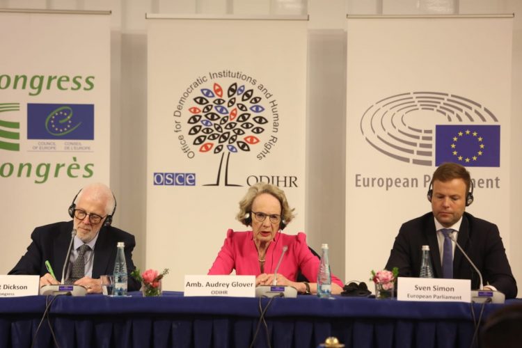 14 maji, Audrey Glover 40 minuta takim me kryeministrin Rama në selinë e PS