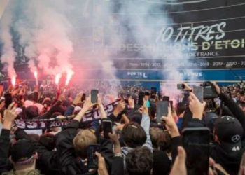 Tifozët e PSG në protestë, kërkojnë largimin e Messit, Neymar…