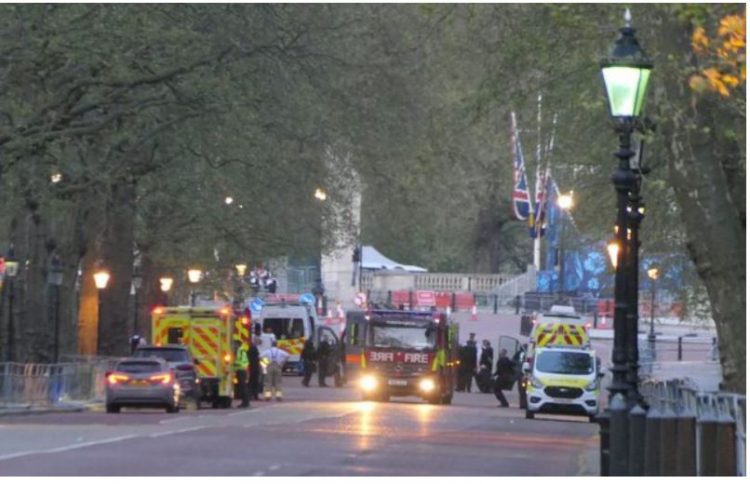 Alarmohet Pallati Mbretëror, shpërthim me predha para kurorëzimit…