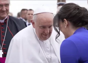 Papa deklaron se po zhvillohet një mision sekret për të riatdhesuar fëmijët ukrainas