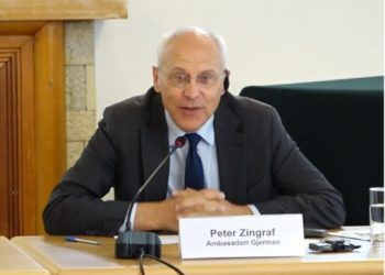 Ambasadori Zingraf: Deputetët të paguhen në mënyrë dinjitoze, me rëndësi është niveli i pagave