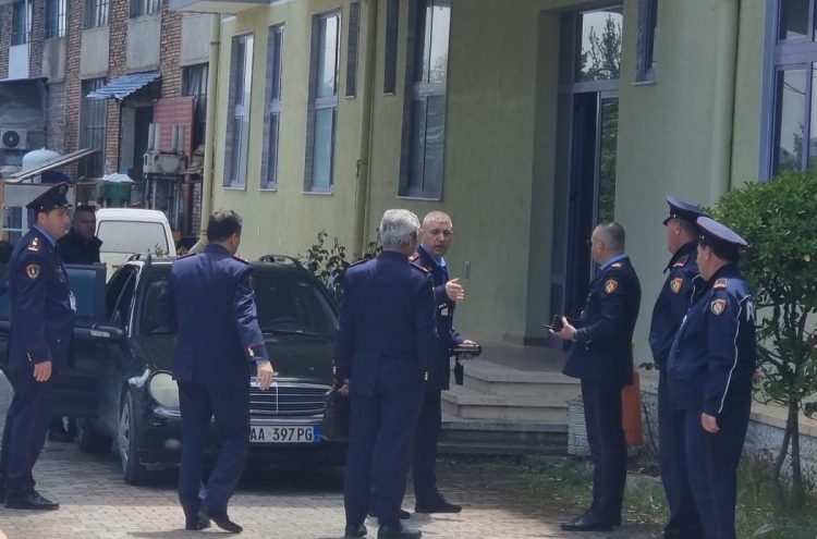 Shpërndahen materialet zgjedhore në Pogradec