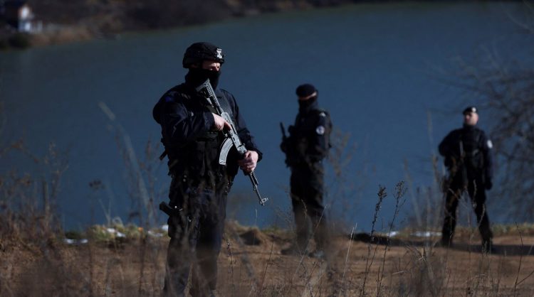 Arrestohen pesë persona të dyshuar për vepra terroriste