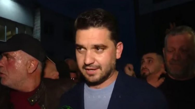 Fisnik Qosja shpall fitoren në Kavajë: Kisha përballë makineri të pushtetit