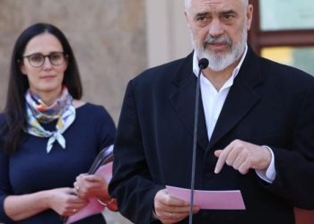 “Shkrihet” fondi i Kontigjencës/ Rritja e pagave për administratën dhe zyrtarët e lartë, fatura shkon 80 milionë euro