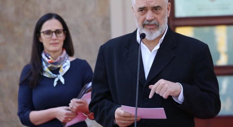 “Shkrihet” fondi i Kontigjencës/ Rritja e pagave për administratën dhe zyrtarët e lartë, fatura shkon 80 milionë euro