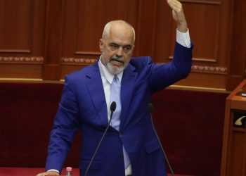 Deputetët e Kuvendit bashkojnë votat për rritjen e pagave të tyre