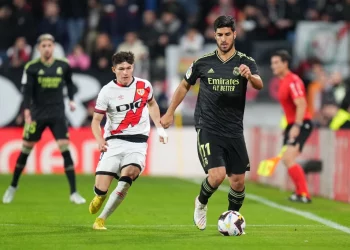 Tashmë fokusi rikthehet te fusha e lojës, formacionet zyrtare të Real Madrid-Rayo