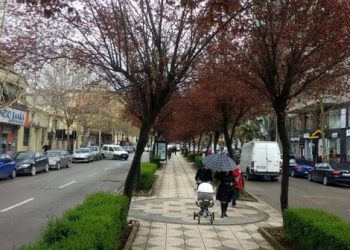 Makina përplas këmbësoren te Rruga e Kavajës