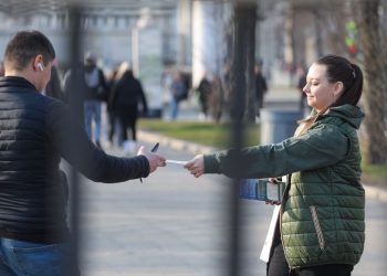 Britania e Madhe: Rusia po tenton t’i rekrutojë emigrantët për luftën në Ukrainë