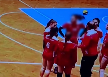 VIDEO – Trajneri i Korçës godet me shuplakë lojtaren