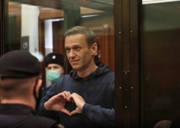 Navalny: Në burg më torturojnë me fjalime të Putinit me zë të lartë