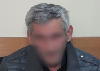 Hidrauliku i martuar bie në dashuri me prostitutën e ‘bekuar’ nga babai, ajo e fut në burg