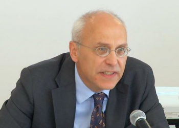 “Mos u manipuloni”/ Ambasadori gjerman qytetarëve: Dilni të votoni!