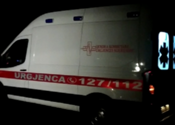 Aksident në afërsi të Pukës, makina bie në lumë, dy të lënduar