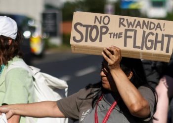 Emigrantët bëhen “mollë sherri” mes Britanisë së Madhe dhe GJEDNJ