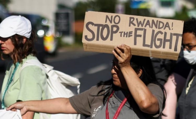 Emigrantët bëhen “mollë sherri” mes Britanisë së Madhe dhe GJEDNJ