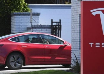 Musk: Për herë të parë, Tesla do të reklamojë…