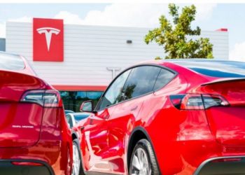 Sa janë pagat në fabrikën e Tesla-s në Evropë?