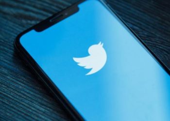 Probleme të reja për Twitter: Rishfaqen mesazhet e fshira