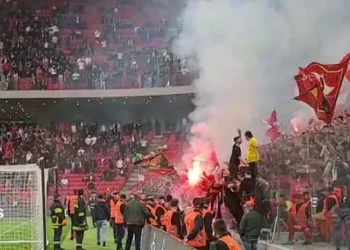 Tensione në derbin Tirana – Partizani – Ndërhyn policia