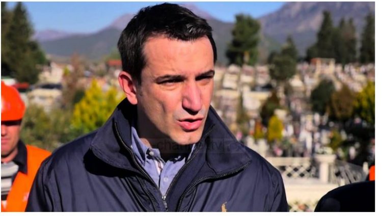 Si Erion Veliaj trafikoi votuesit në Tiranë (VIDEO)