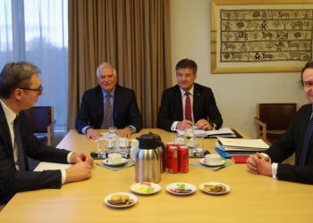 Analiza e REL: Pa presion të madh, dialogu rrezikon të dështojë