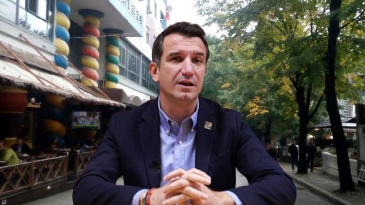 ©️Copyright Gijotina.com Ky artikull është ekskluziv i Gijotina.com, gëzon të drejtën e autorësisë sipas Ligjit Nr. 35/2016, “Për të drejtat e autorit dhe të drejtat e lidhura me to”. Shkrimi mund të ripublikohet nga mediat e tjera vetëm duke cituar Gijotina.com dhe në fund të vendoset linku i burimit, në të kundërt çdo shkelës do të mbajë përgjegjësi sipas Nenit 178 të Ligjit Nr/ 35/2016.