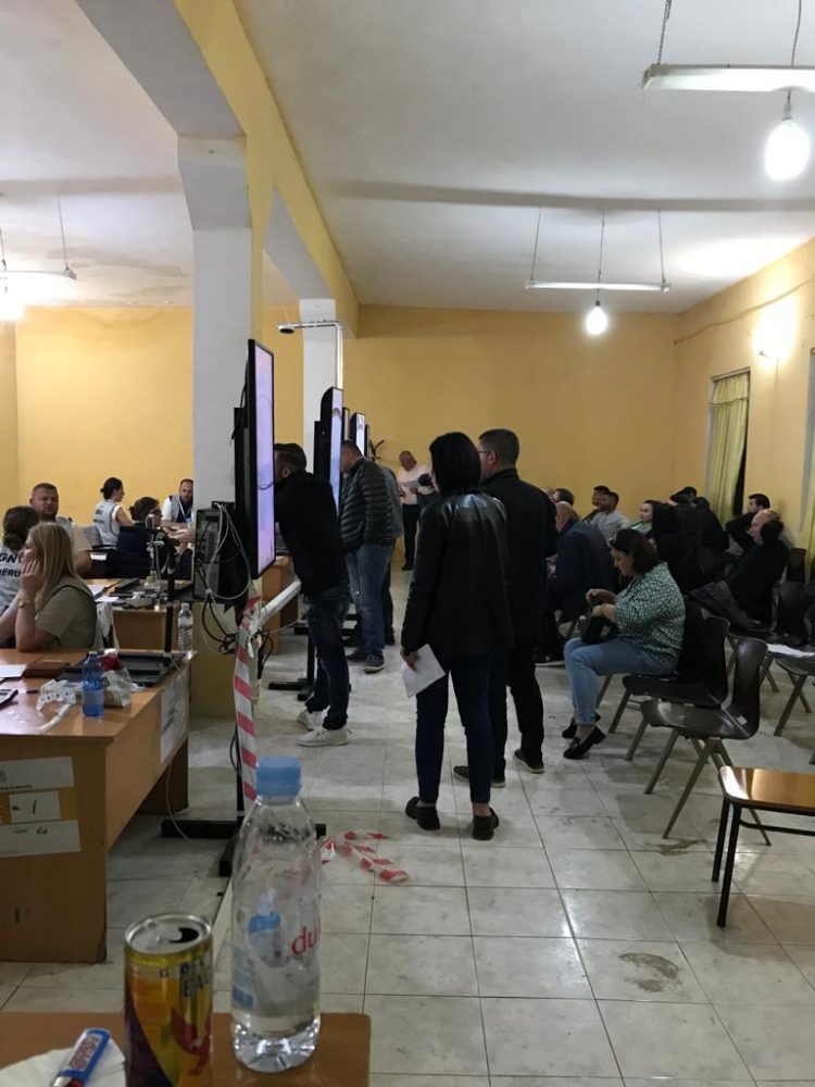 Nga kutitë e mbushura me vota fiktive te problemet në numërim, çfarë ndodhi me zgjedhjet në Kuçovë