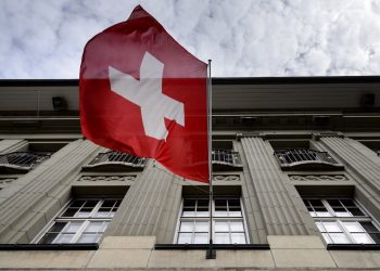 Zvicra thotë se mban mbi 8 miliardë rezerva të Bankës Qendrore Ruse