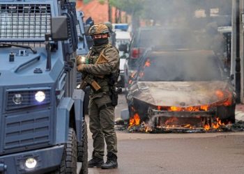 Der Standard: Tensionet në veriun e Kosovës, inskenime të Vuçiç