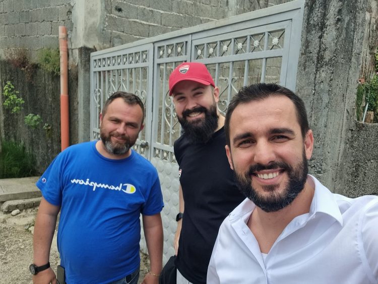 Shpërthen në flakë makina e Adriatik Lapaj, reagon avokati: Jam top