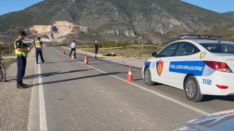 Makina del nga rruga në aksin Sarandë-Borsh, vdes shoferi