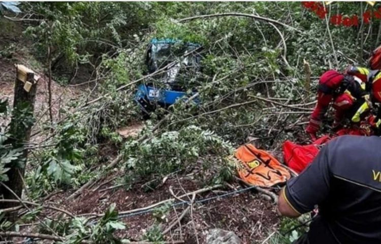 Itali, autobusi me të rinj bie në humnerë