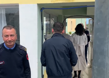 Ambasadorja greke takon ‘kokë më kokë‘ për 45 minuta Belerin