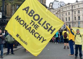 Antimonarkistët protestojnë në Londër, arrestohen 6 pesona