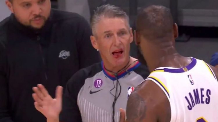 Arbitri e kalon me humor përplasjen me James: Ke 25 vjet që pret ta bësh këtë