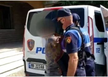 Tentoi të kalonte shtetasen e huaj drejt Malit të Zi, kapet i riu