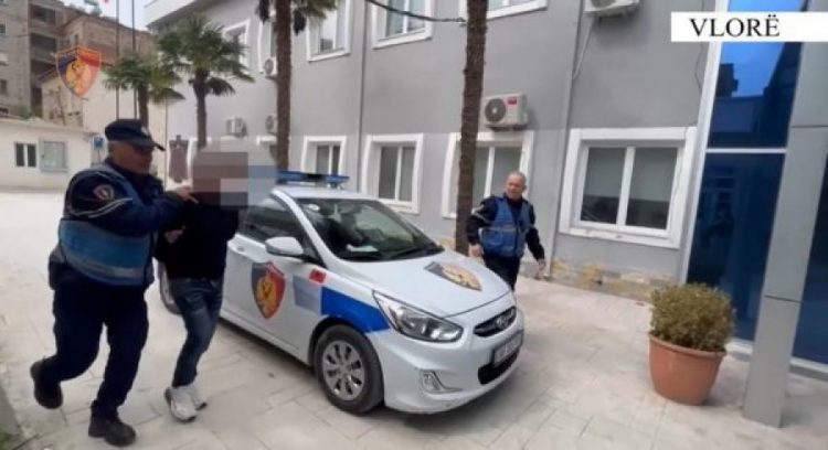 Ushtroi dhunë ndaj nënës, arrestohet i riu në Selenicë