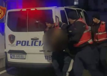 Tentoi të vriste një person, arrestohet pas një viti agresori në Elbasan