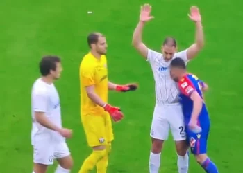 Goditi kundërshtarin me kokë, dënohet rëndë Taulant Xhaka