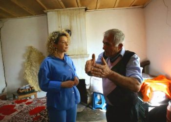 Banorët: Duan rryshfet edhe për të rregulluar shtëpitë me lekët tona