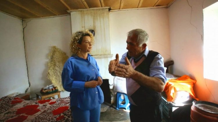 Banorët: Duan rryshfet edhe për të rregulluar shtëpitë me lekët tona