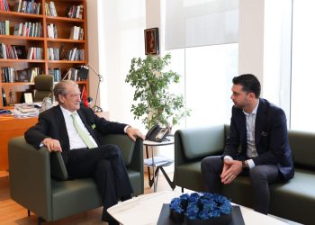 Berisha pret në zyrë kryebashkiakun e ri të Kavajës: Në 14 maj u çliruat nga monizmi i dytë