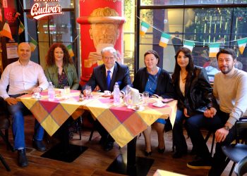 Pas votimit Berisha shijon një kafe me familjen