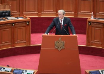 Berisha-deputetëve: Po dyfishoni rrogat tuaja, qytetarëve po ia ulni