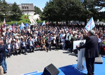 Berisha nga vendlindja: Rama njeh vetëm vallen e parasë